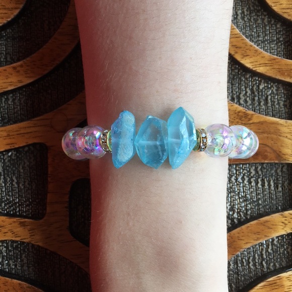 Bubbles and Blue Aura Quartz Stretch Bracelet - Picture 3 of 3